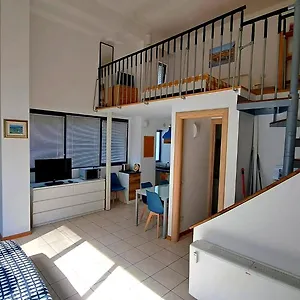 Apartment Gemme Fiorentine In Front Of The Train Station 5 Minutes From The Centre Free Parking, Florenz